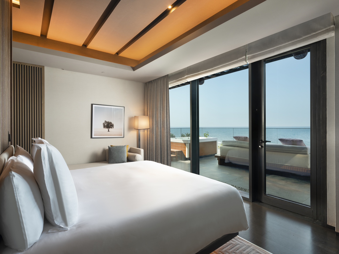 Luxurious Harmony 3-bedroom oceanfront presidential Banyan Tree Dubai suite with serene ambiance.